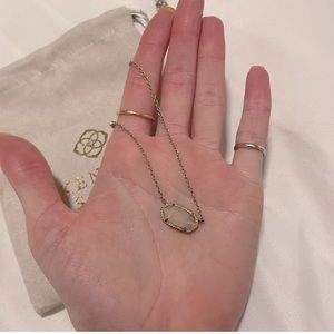 New with out tags adorable kendra Scott necklace ✨